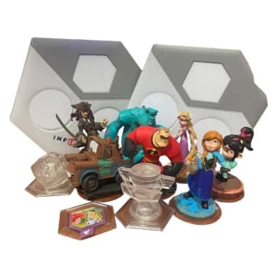 Disney infinity portals and 10 pieces