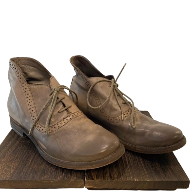 Victoria Varrasso Boots, Size 36