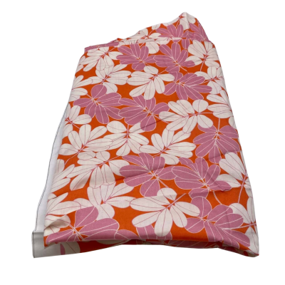 Cotton mix fabric.  Approx. 150 x 105 cm.  Retro leaves print.