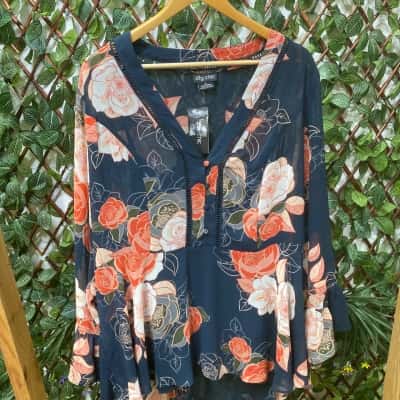 City Chic Womens  Size M Long Sleeve Top Floral / Navy Blue 
