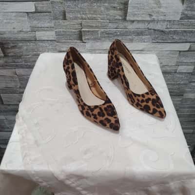 Obsessed Womens  Size 6 Heels Animal Print 