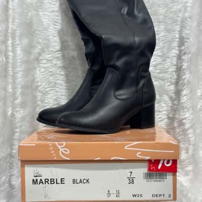  Womens  Size 7 Black  boots 