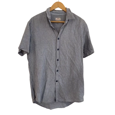 Jag Womens  Size M Button Up Top / Short Sleeve Top Blue / Pinstriped / Striped / White 