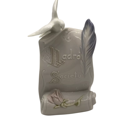 Lladro Society Scroll with Doves figurine
