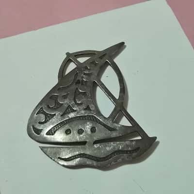  Womens Sterling Silver vintage boat Brooch 