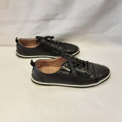 Easy Steps Whisper Womens  Size 41 Black  / White Sneaker Featuring Side Zipper Alongside Lace-up And Soft European Leather 