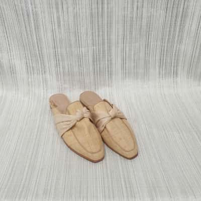  Jo Mercer Gorgeous Ratten with Super Pretty Beige Bow Detail Slip on Slides /Casual /Shoes Size 41 - Brand New 
