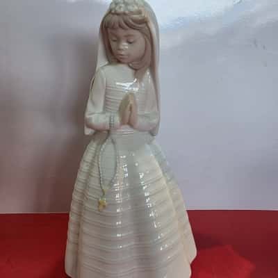 GIRL PRAYING By NAO Lladro
