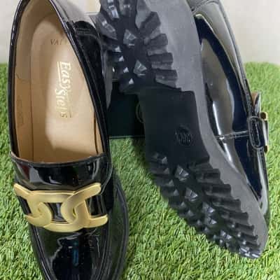 Valley Womens  Size 36 Loafers Black leather 