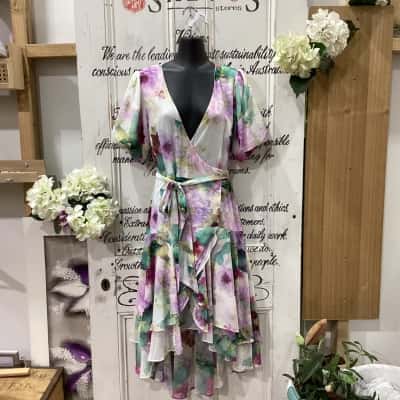 Portmans Brand! BNWT RRP $169.00! THE PERFECT SPRINGTIME WRAP DRESS! SHORT PUFF SLEEVE MIDI DRESS! Womens  Size 8 Floral Dress / Midi Dress / Short Sleeve Dress  / Wrap Dress Floral / Multicoloured / Pattern 