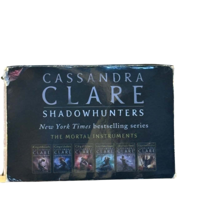 Cassandra Clare shadow hunters 