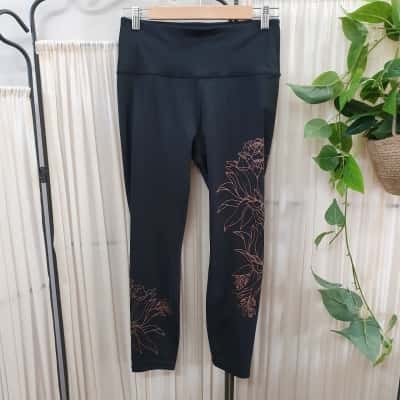 Dharma Bums Women's Size M Black 7/8 Leggings With Foil Design - New With Tags