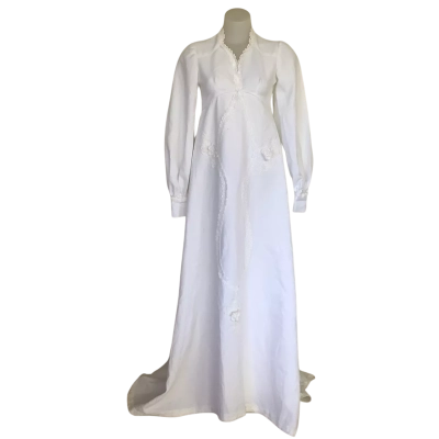VINTAGE** Off White Wedding Dress.   Size Small