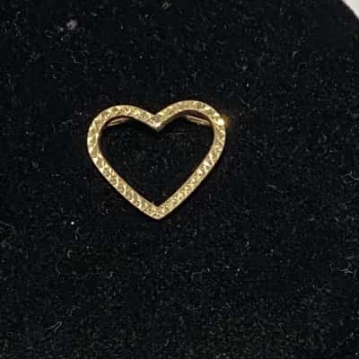  9K GOLD PENDANT IN HEART SHAPE 