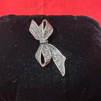 Vintage Style Bow Brooch