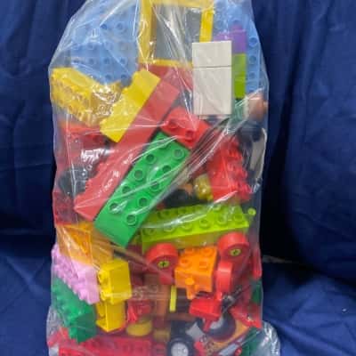 Duplo. Wheeled set with boat and people. 1+kg