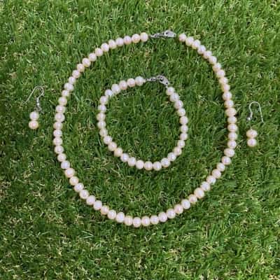 Womens Pearl Bracelet, Necklace and Earring Set