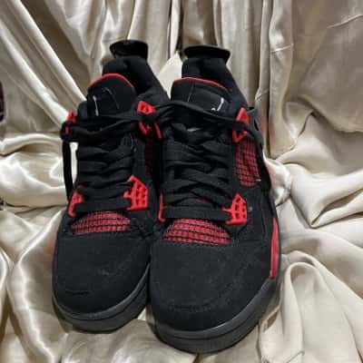 Nike Air Jordan 4 Retro Mens  Size 7 Sneakers Black  / Red 