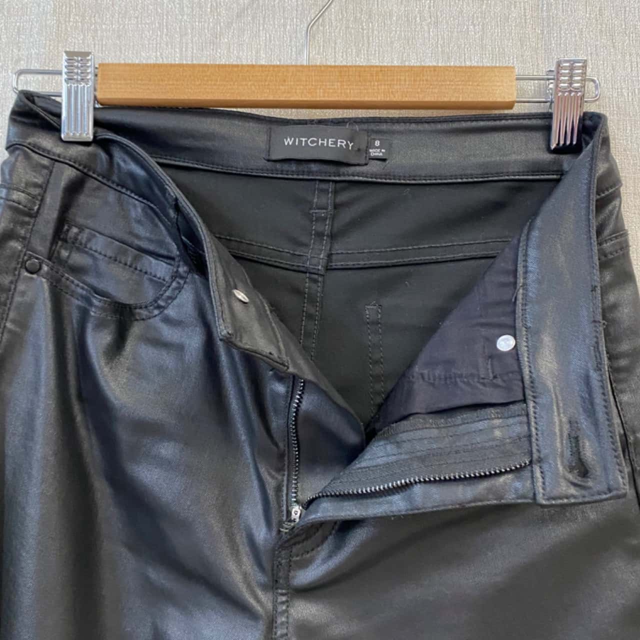 Witchery Women's Coated Size 8 Skinny Jeans Black (s)