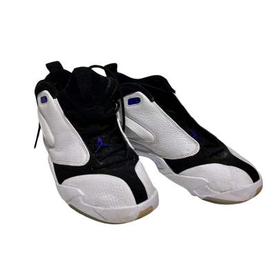 Jordan Mens  Size 43 Trainers Black  / White 