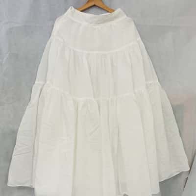 H&M  White skirt Womens  Size 6  Brand new $89.99