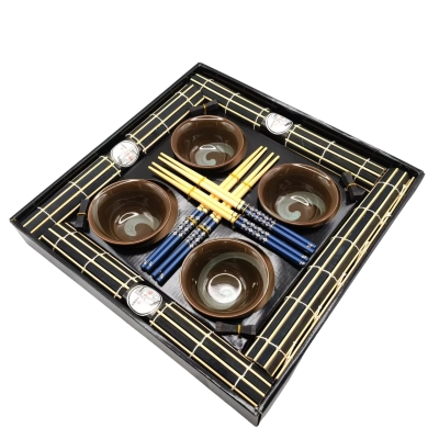 New In Display Box Set of 4 Japanese Individual Serve Soup /Snack /Ramen Bowls With Bamboo Chopsticks, Rests & Place Mats