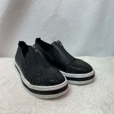 Taking Shape Flex Women's Zip Up Loafers Size 10.5 Black / White 