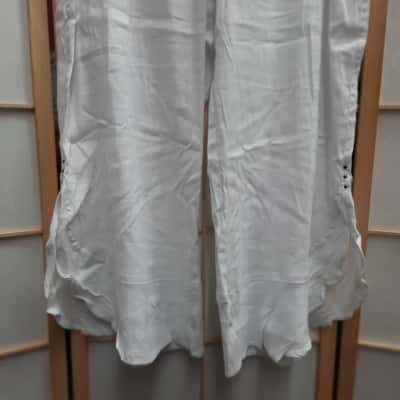 New With Tags TS TAKING SHAPE Size 16 Linen Blend 'Outer Limits' White Cropped Pants with Stud Detail