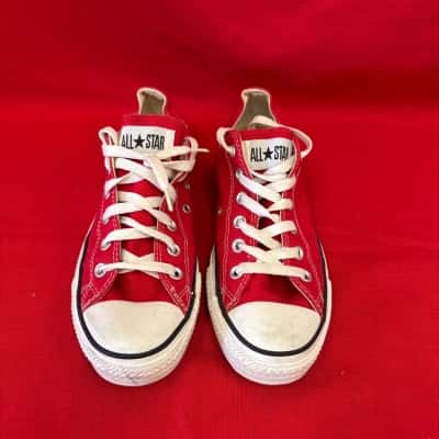 Converse Unisex  Size Men’s 7 /Women’s 9 Sneakers Red 