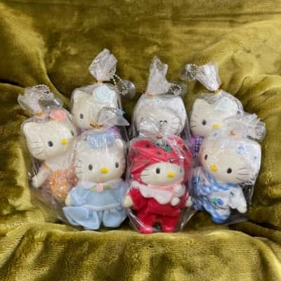 Hello Kitty Mini Dolls x 7