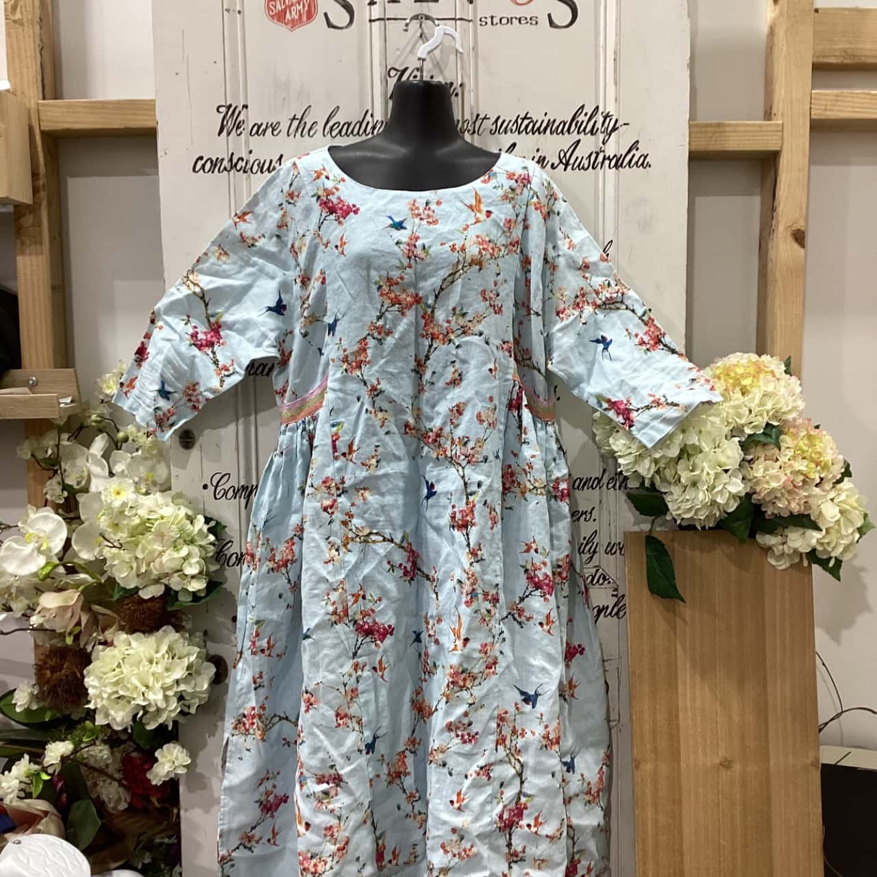 Alessandra Brand! 100% LINEN STUNNER! FLORAL PATTERN SHORT SLEEVE! Womens  Size M Floral Dress / Midi Dress / Short Sleeve Dress Blue / Floral /  Pattern (s)