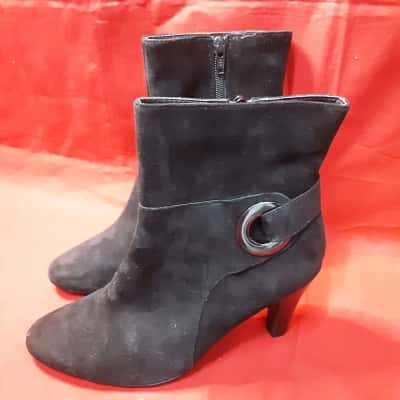 Women's Jane Debster embrace size 6.5 black suede ankle boots