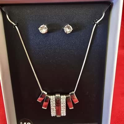  Womens Mestige Silver Tone with Swarovski Crystals Necklace and Earring Set