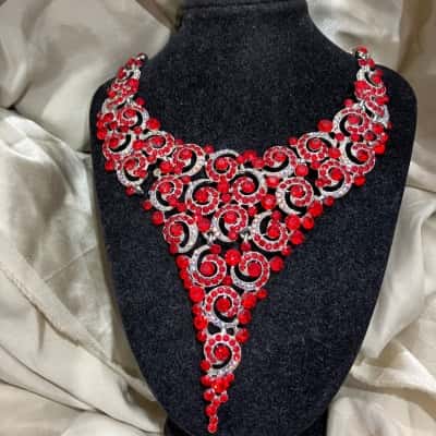  Womens Triangle Shape Red Crystal  Necklace  Red / Silver plated 