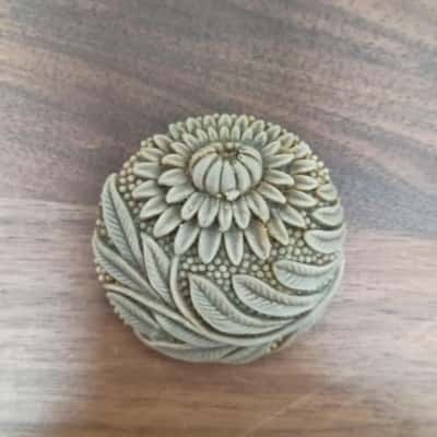 Resin Flower Pattern Brooch