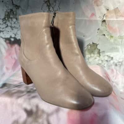 Diana Ferrari Supersoft Leather Ankle Boots.Size 9c