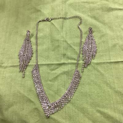  Womens Beaded Necklace / Earrings diamanté-esque