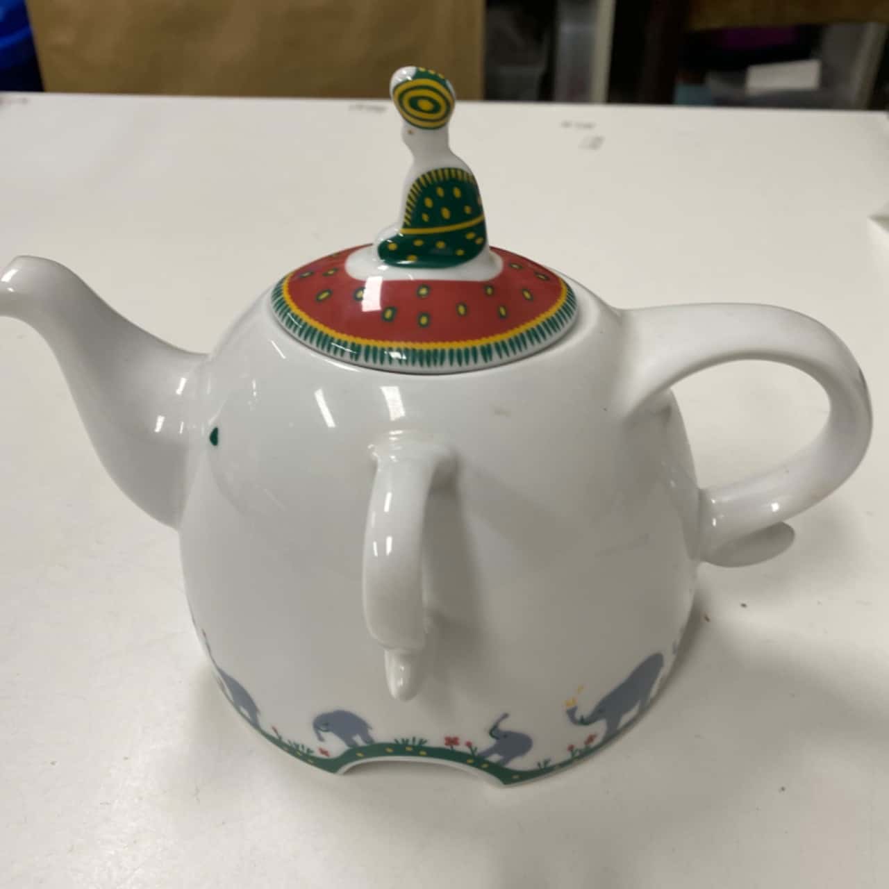 Kayla white elephant teapot/coffee pot caravan sheikh