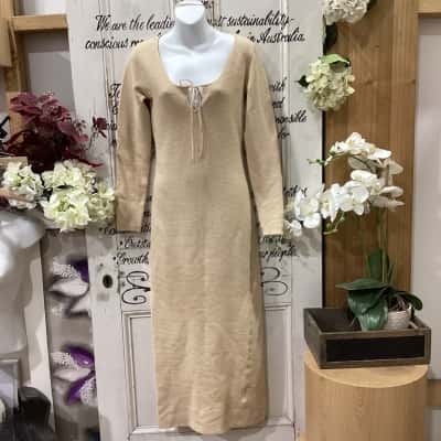 Indikah Brand! NWOT THE PERFECT WINTER DRESS! Womens  Size 8 Bodycon Dress / Long Sleeve Dress / Maxi Dress Beige 
