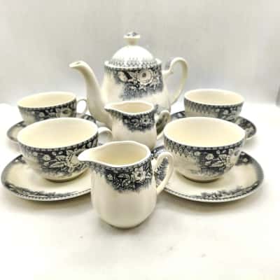 Robert Gordon Pottery Australia "Coco" Design Tea Set Comprising Teapot, 4 Cups With Saucers & 2 Milk/Cream Jugs