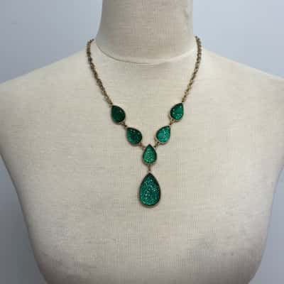 Lovisa Gorgeous Green Sparkling Stones /Gold Tone /Tear Drop/ Necklace 