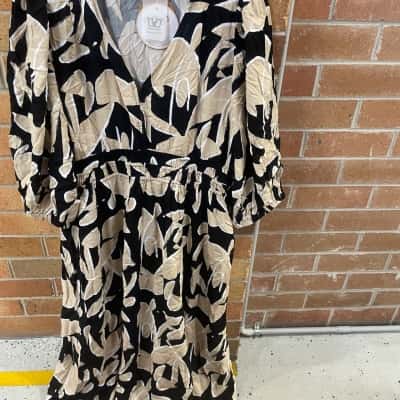  Womens  Size 18 Daisy’s Closet Dress 