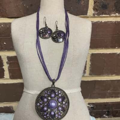 Gorgeous Sparkly Necklace & Earring Set With Purple & White Stones Womens 