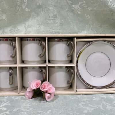 Set of 6 Cups with Saucers