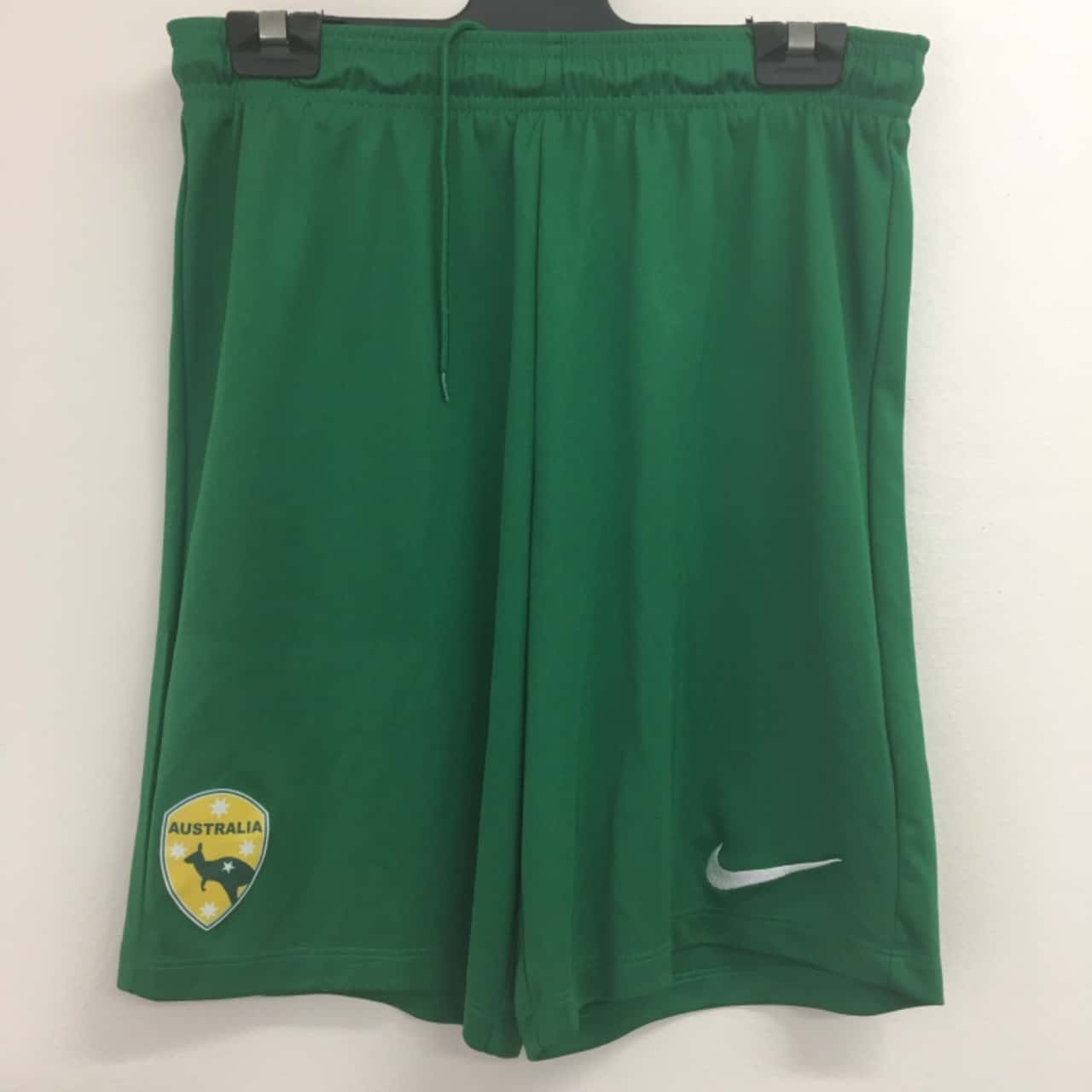 Nike Menâs Size M Green Dri-Fit Shorts