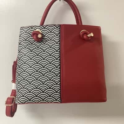 Taking Shape Womens Handbag