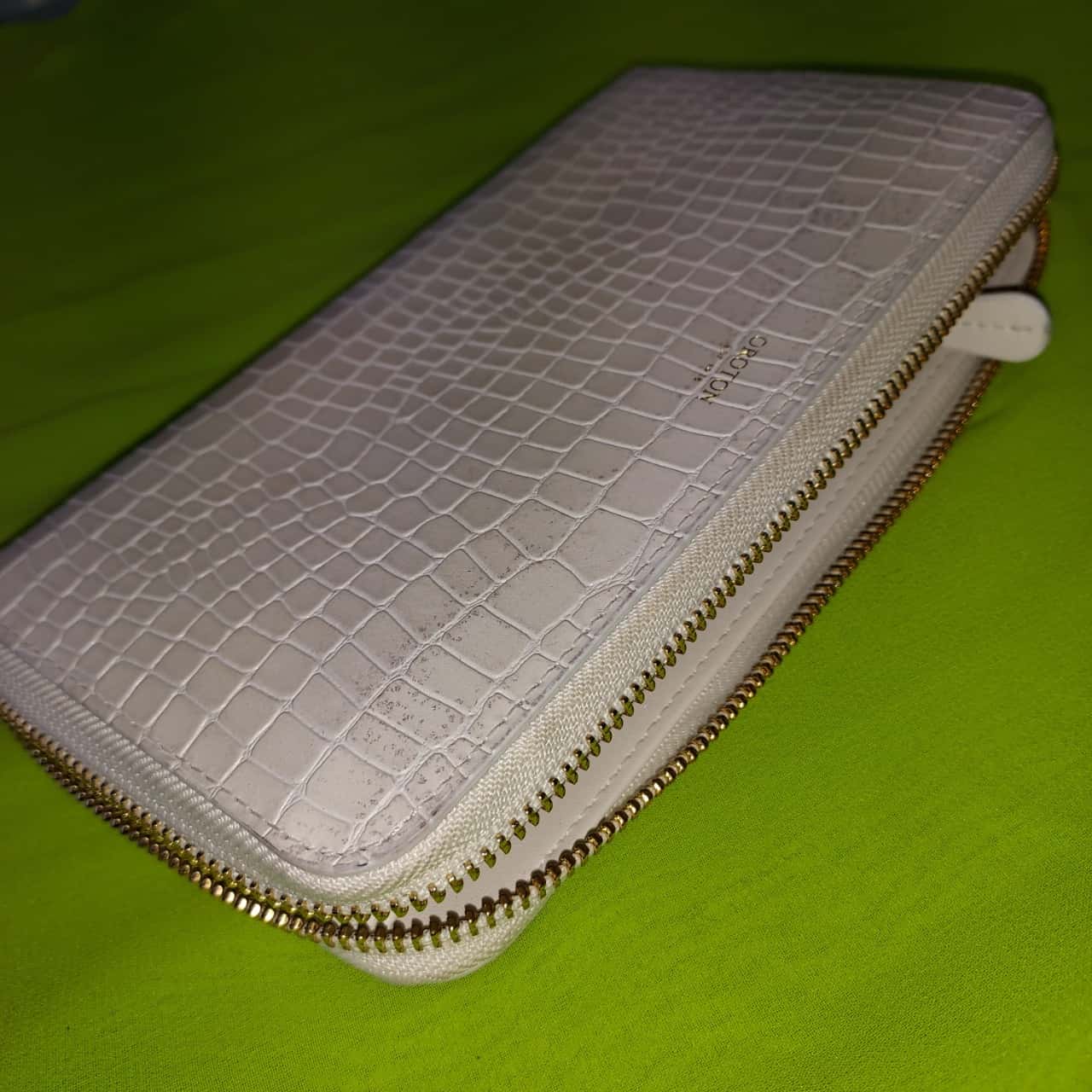 Oroton Crocodile Leather White Gold Hardware Zippy Zip Around Purse