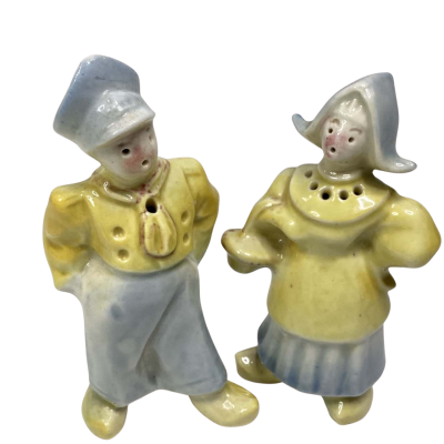 Vintage salt and pepper shaker Dutch couple