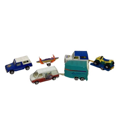 Holidays Club Die-Cast Car and Trailer Set (3)