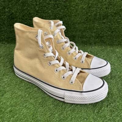 Converse Chuck Taylor All Star High-Top Shoes Size 8 US